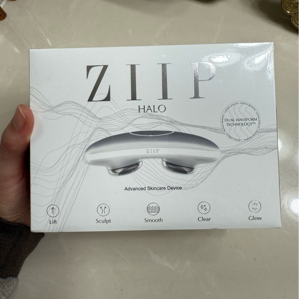 NEW IN BOX ZIIP Halo Advanced Skincare Device - Silver